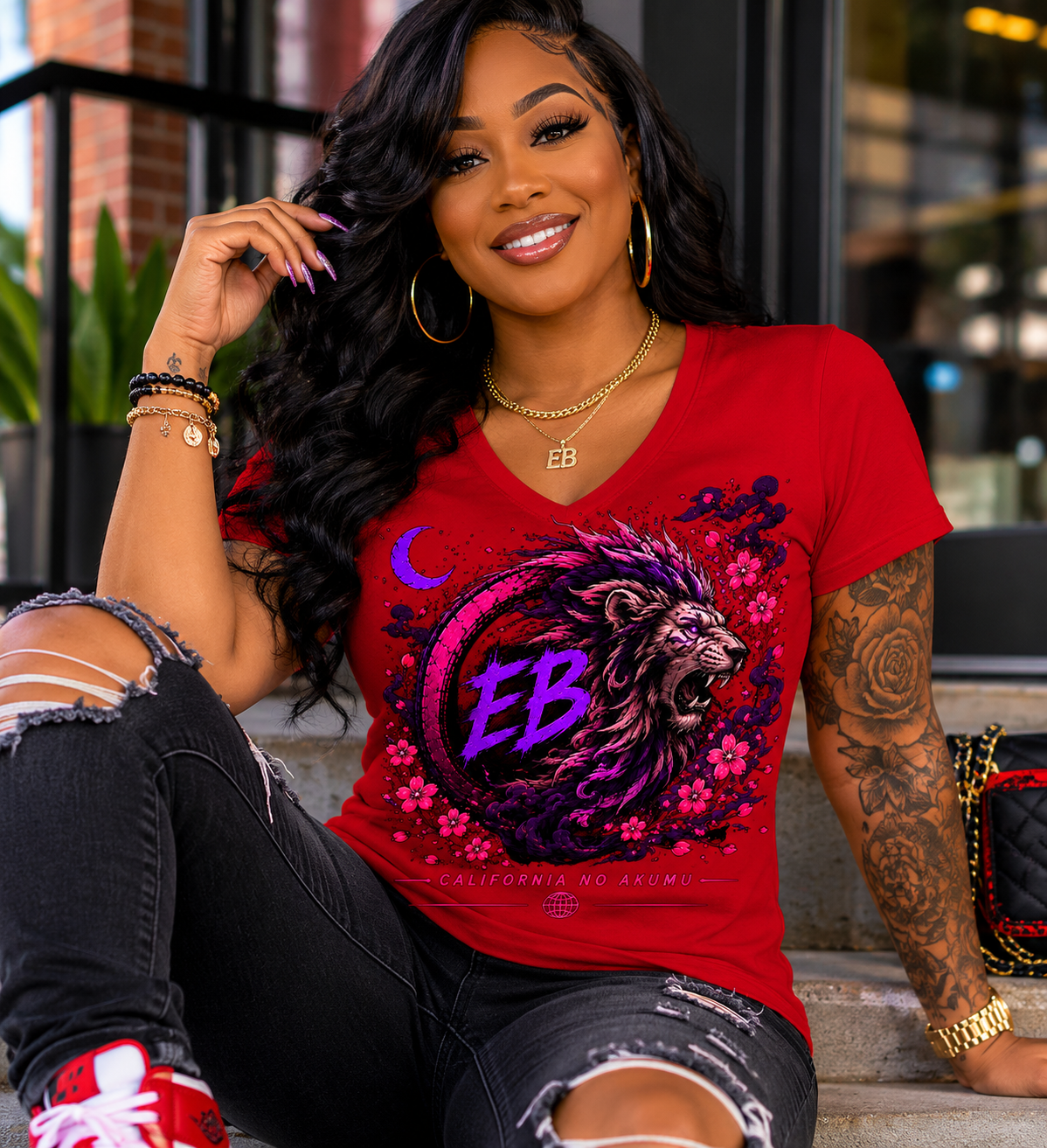 EB Lion V-Neck