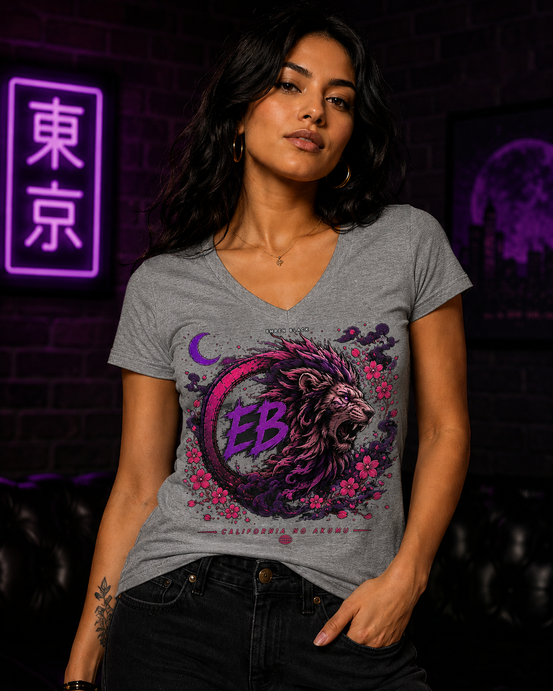 EB Lion V-Neck