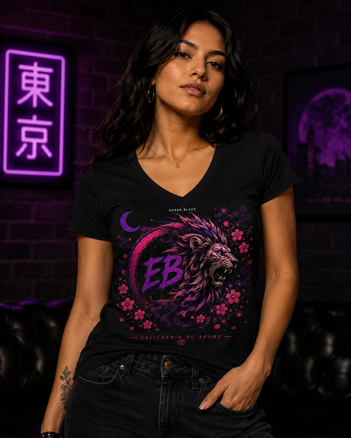 EB Lion V-Neck